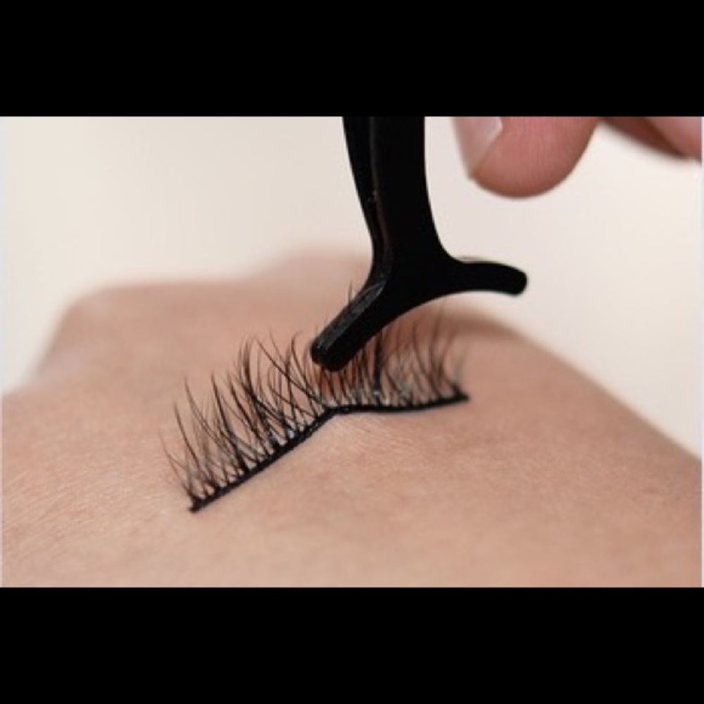 Magnetic Eyelashes with Magnetic Eyeliner - Picture 2 of 2